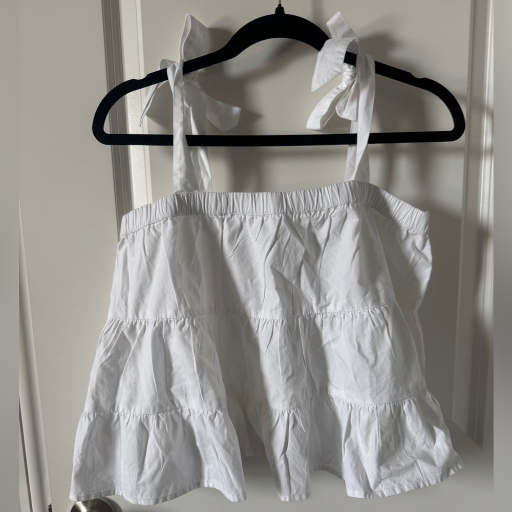 NWOT American Eagle Outfitters White Ruffle Top Tie Trap Size Medium.